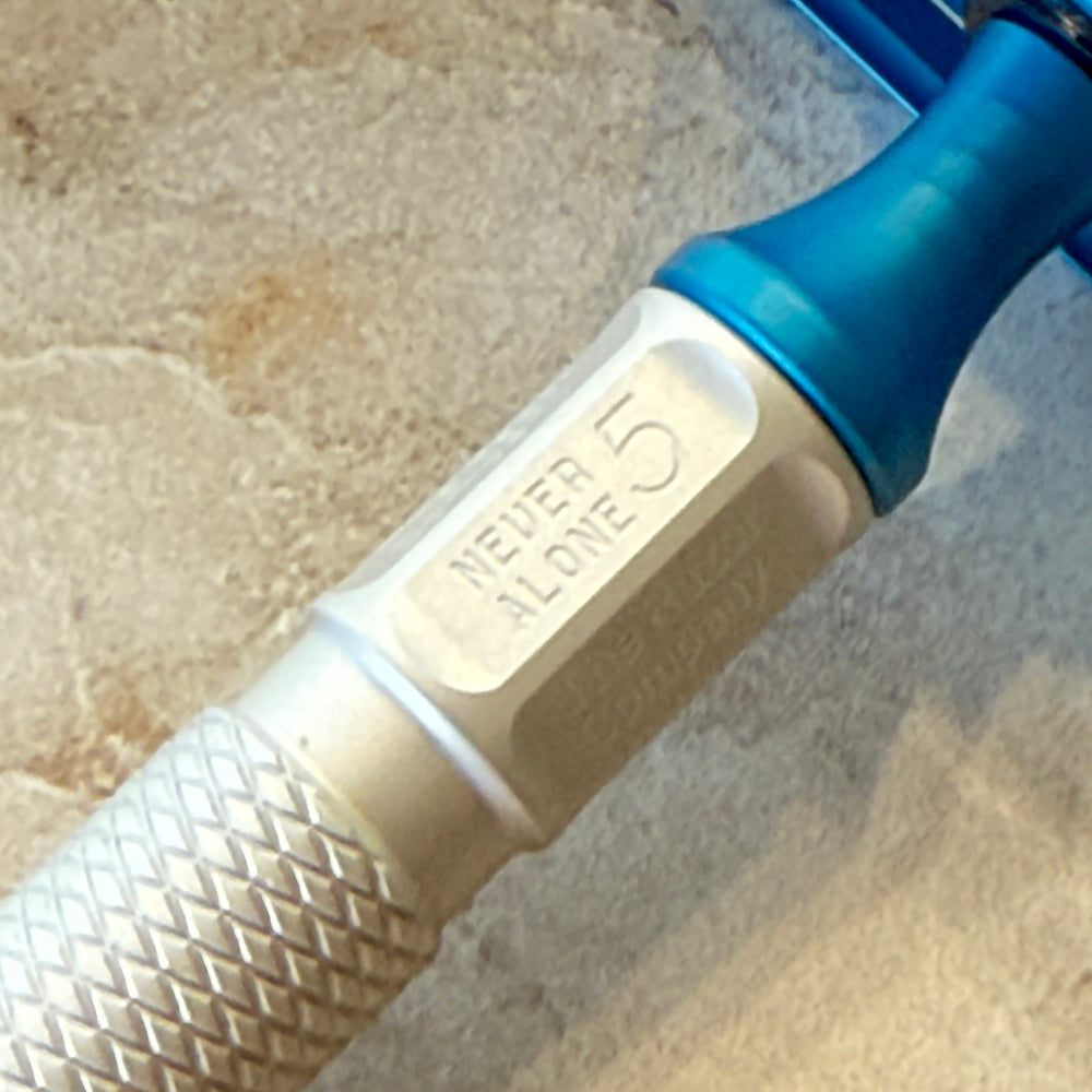 Never Alone 5 - Double Edge Safety Razor