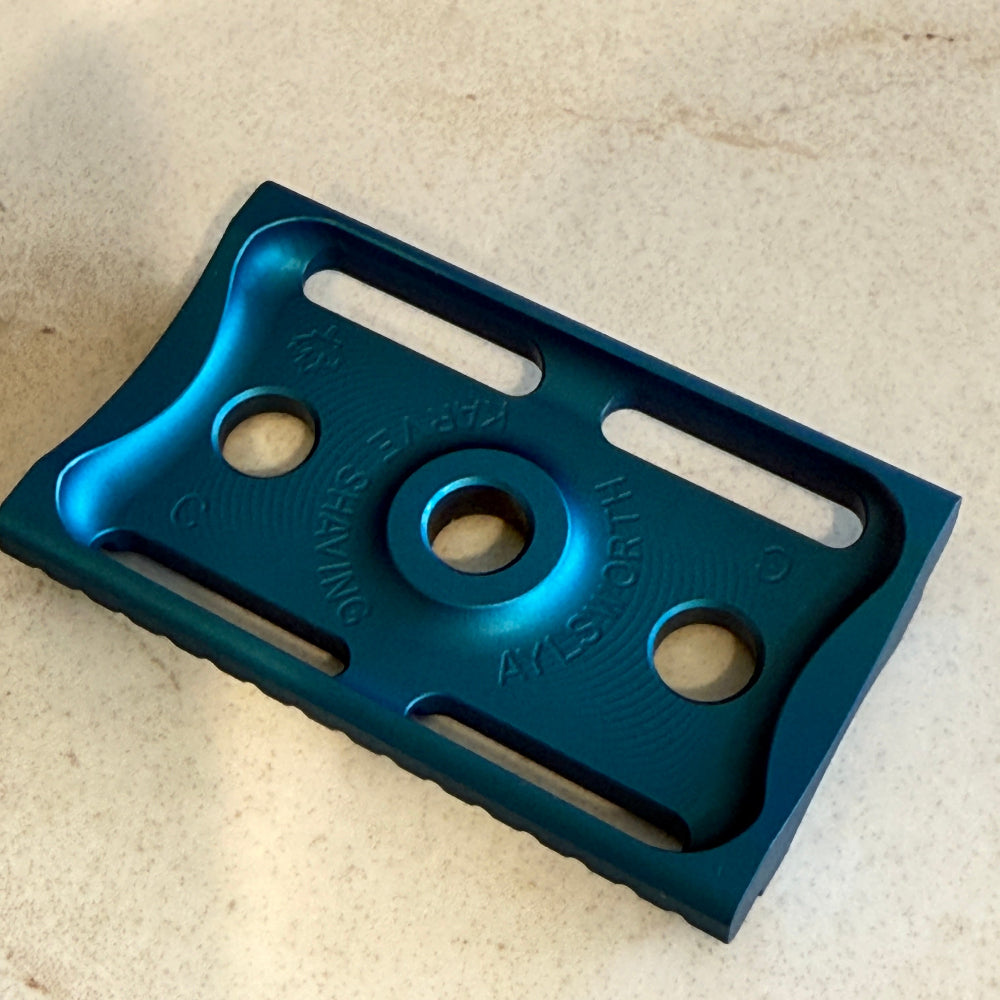 Never Alone 5 - Double Edge Safety Razor