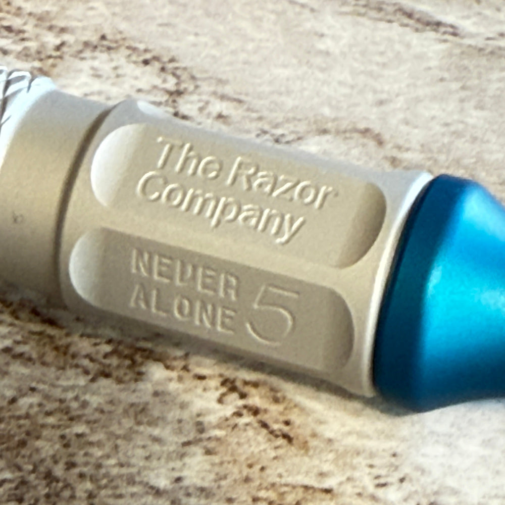 Never Alone 5 - Double Edge Safety Razor