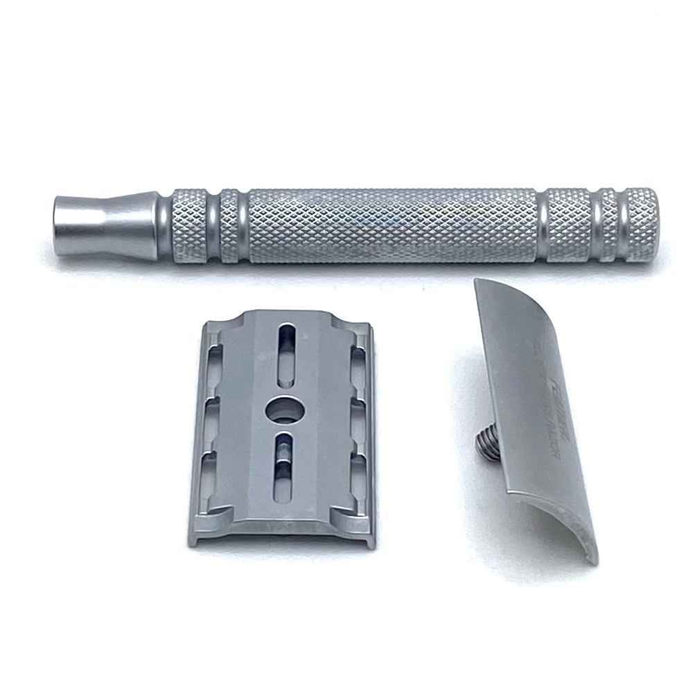 Pre-Owned Feather AS-D2 Stainless Steel Double Edge Safety Razor with Stand