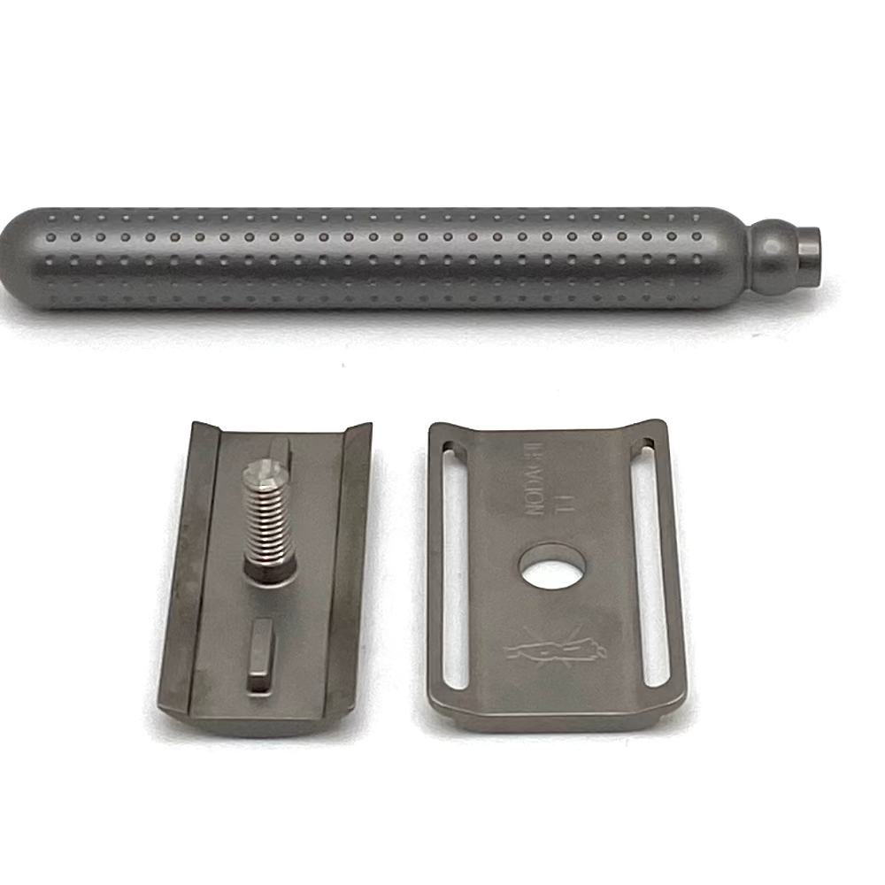 Pre-Owned Tatara Masamune w/ Nodocchi Base Plate, Masamune Top Cap Titanium Double Edge Safety Razor