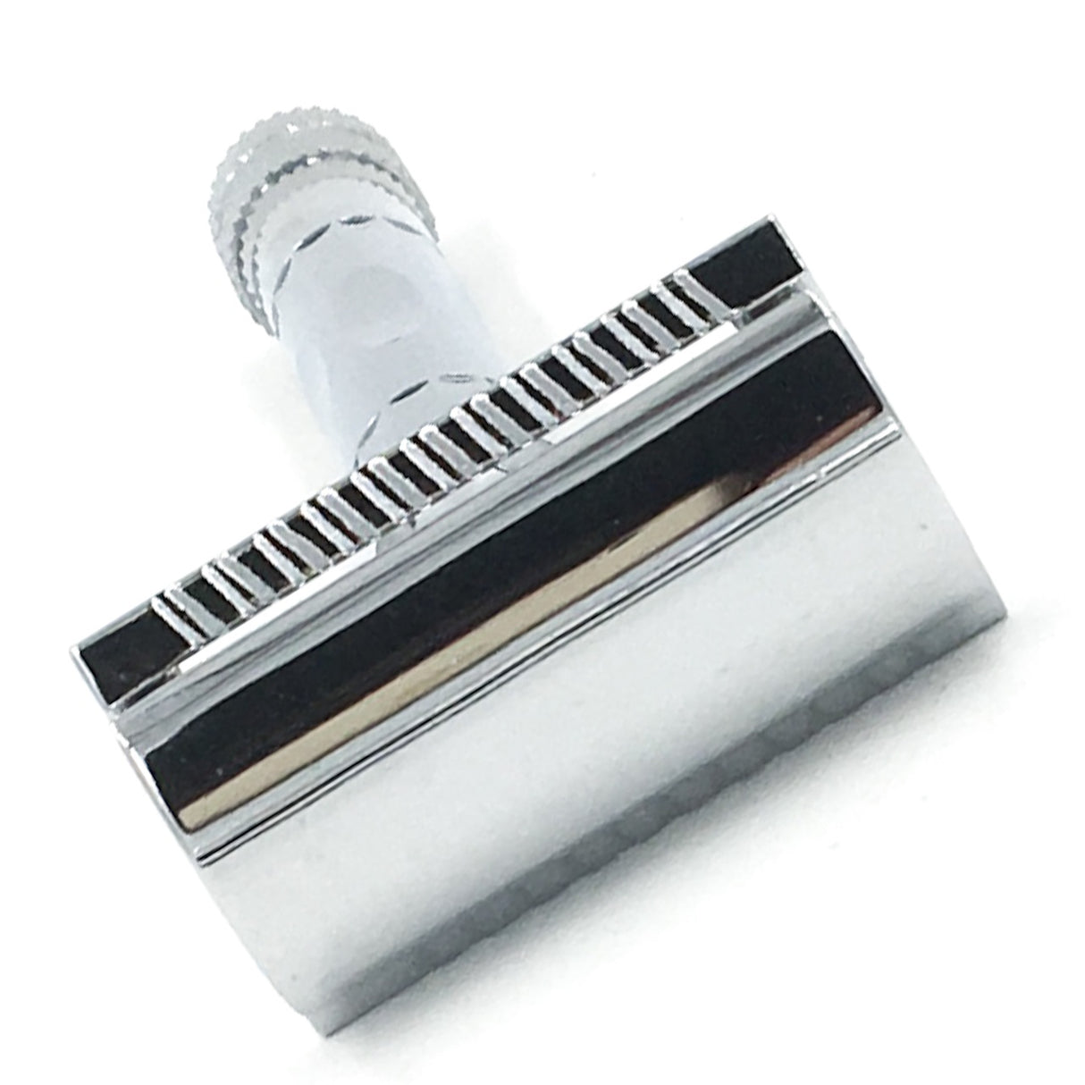 The 89R is one of the first Parker Safety Razors produced. It is a Parker classic with modern flare and styling, but old world quality. It has Parker’s three piece head which is noted for precise blade allignment. This is an excellent razor for those first startng to shave with a double edge razor or for those seasoned verterans looking for a new razor.