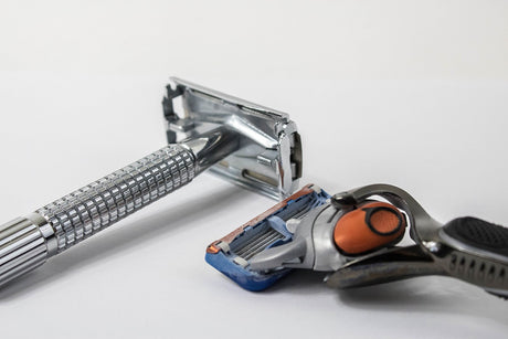 Safety Razors vs. Cartridge Razors: A Beginners Guide to Shaving Solutions