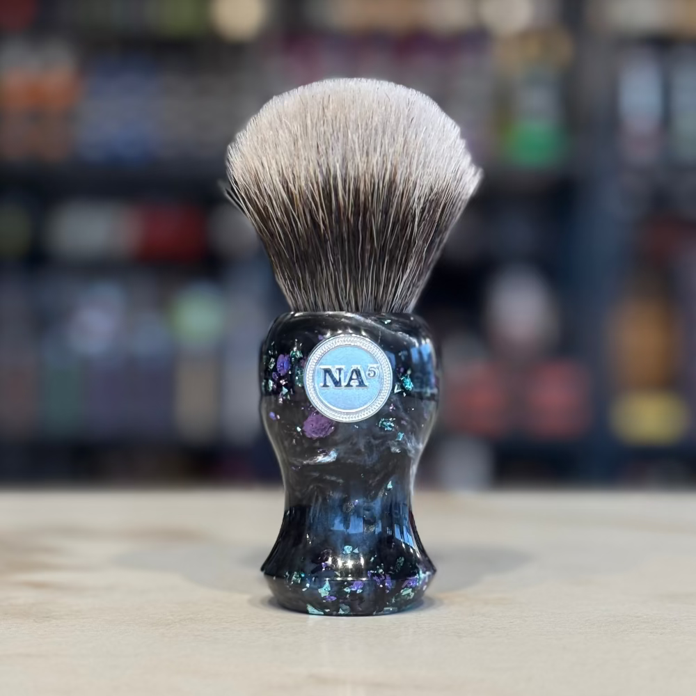 Never Alone 5 - #7 - 26mm AK7/Doughknot Hybrid Bulb Knot - Resin Handle Shaivng Brush