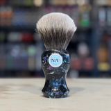Never Alone 5 - #7 - 26mm AK7/Doughknot Hybrid Bulb Knot - Resin Handle Shaivng Brush