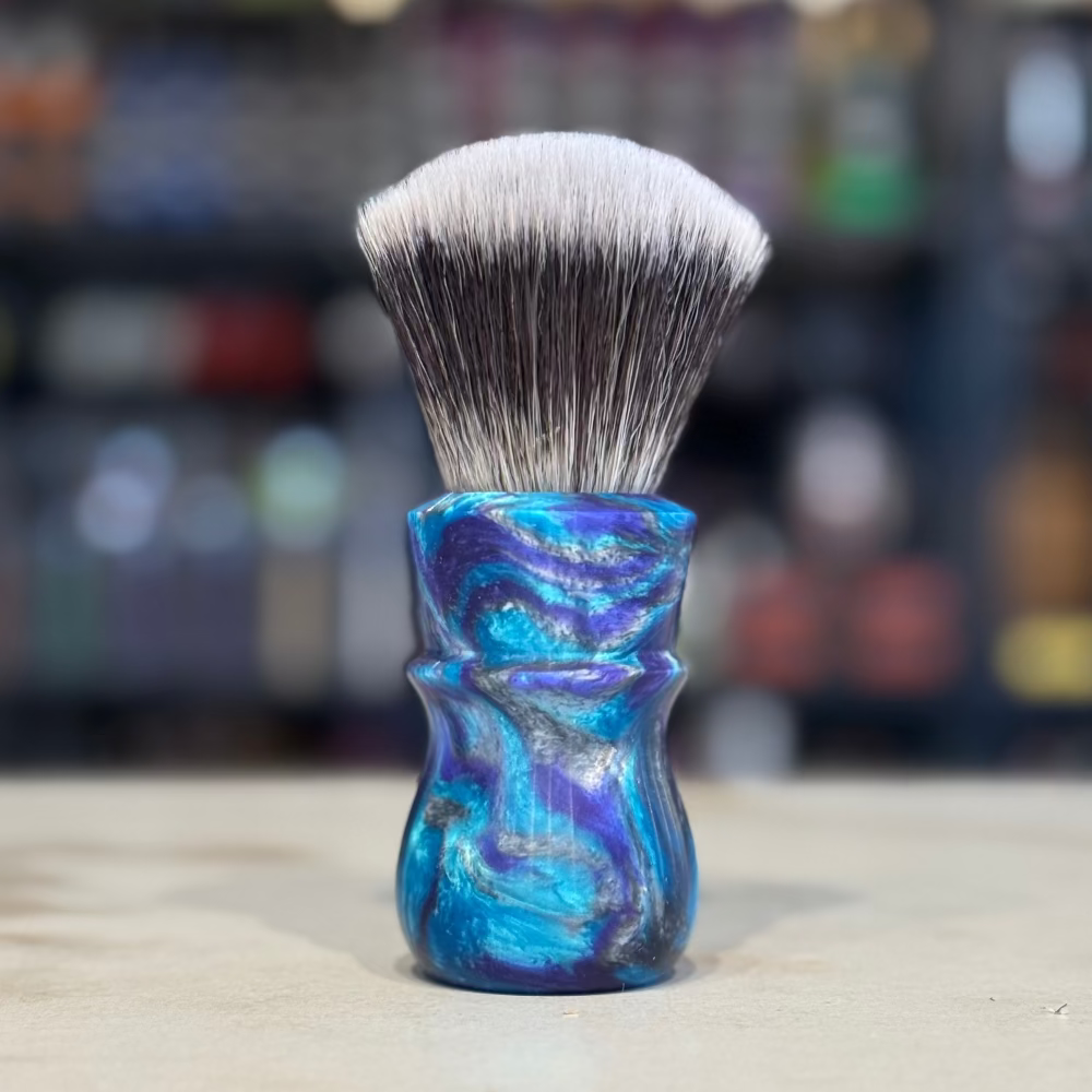 Never Alone 5 - #13 - 26mm AK7 Fan Knot - Resin Handle Shaving Brush