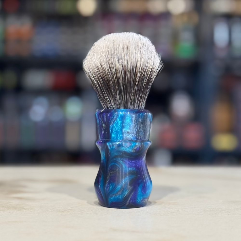 Never Alone 5 - #15 - 26mm AK7/Doughknot Hybrid Bulb Knot - Resin Handle Shaving Brush