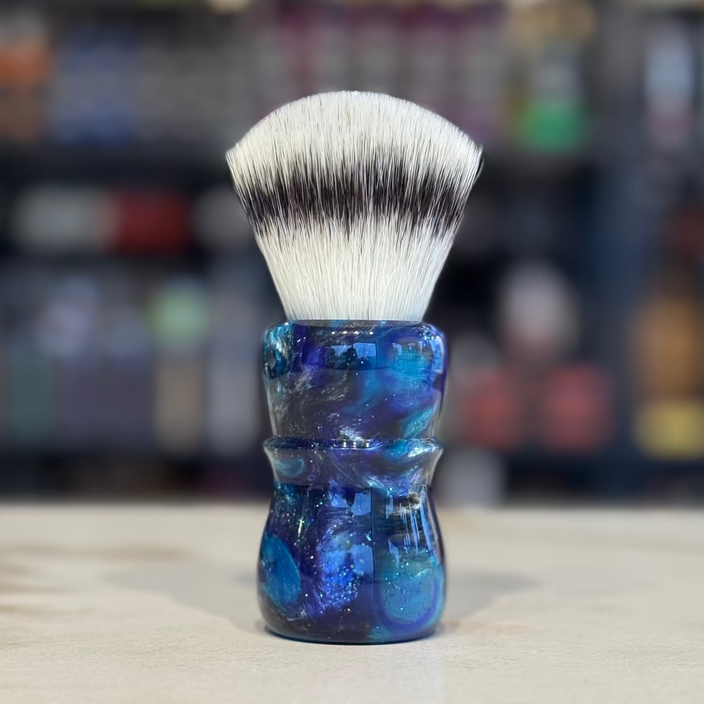 Never Alone 5 - #32 - 26mm Synthetic AK47 Fan knot - Resin Handle Shaving brush