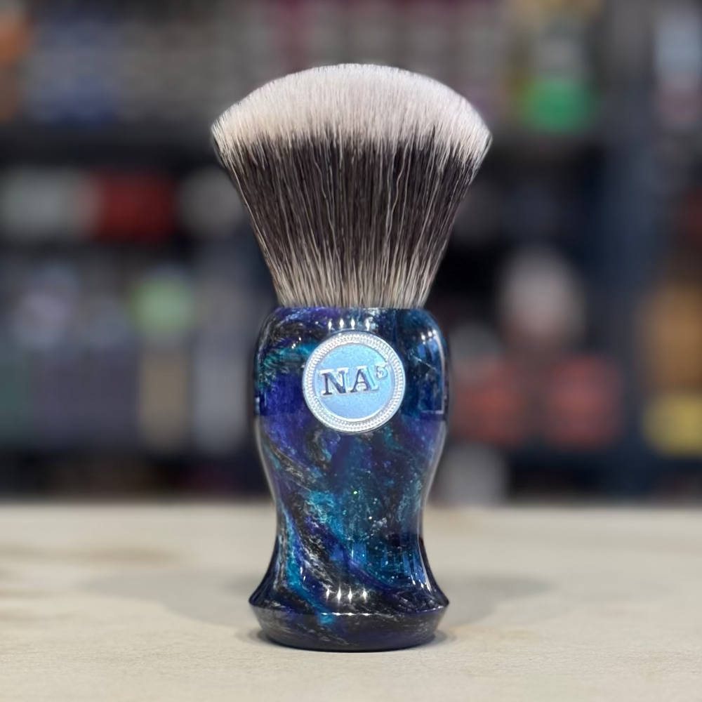 Never Alone 5 - #39 - 26mm Synthetic AK7 Fan Knot - Resin Handle Shaving Brush