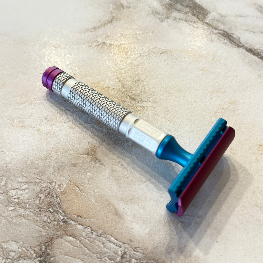 Never Alone 5 - Double Edge Safety Razor