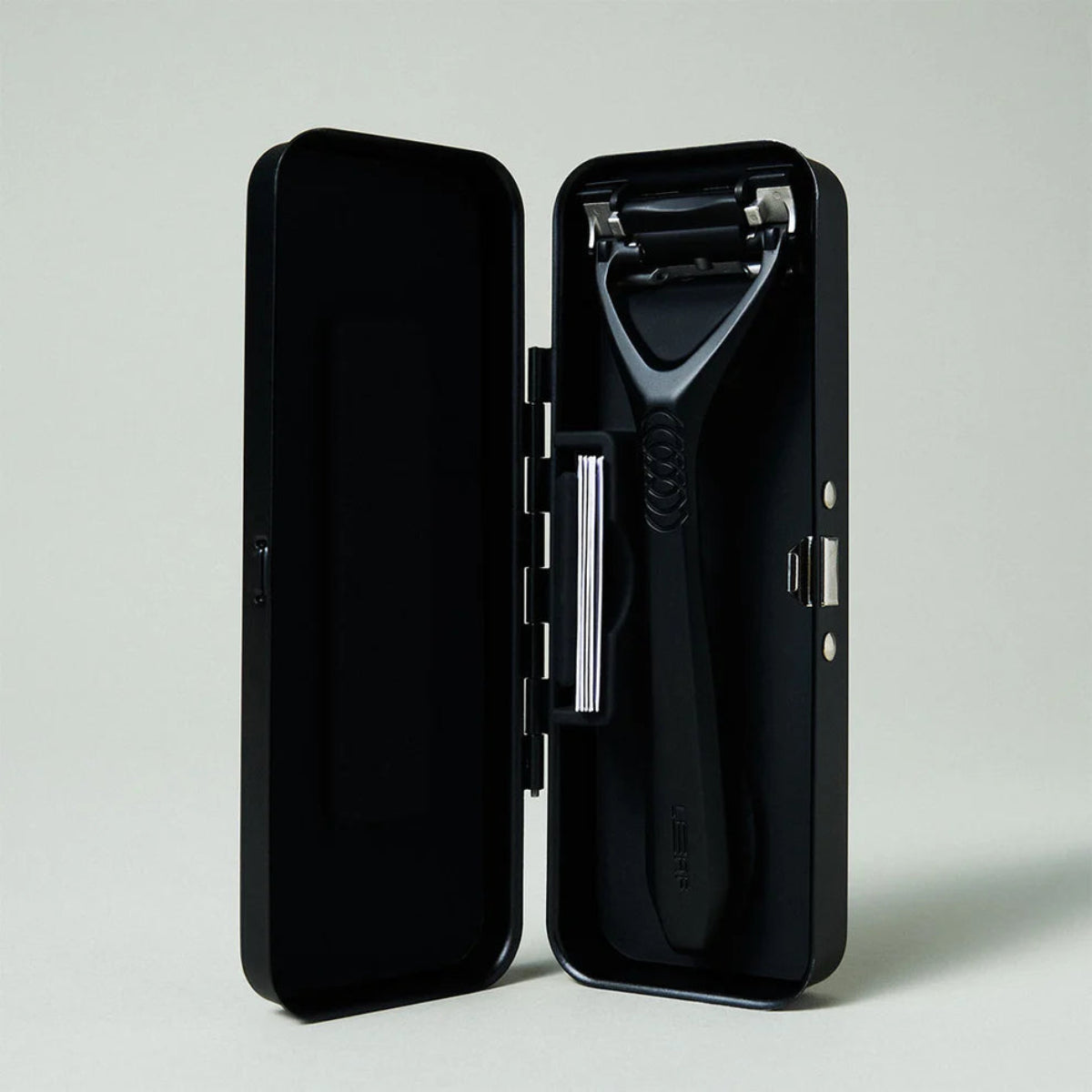 The Leaf Two Travel Case Black