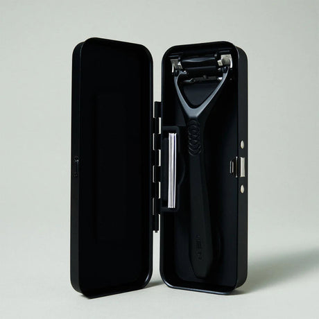 The Leaf Two Travel Case Black