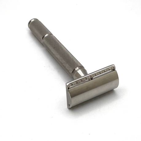 Pre-Owned Above the Tie Double Windsor Medium Edge Safety Razor