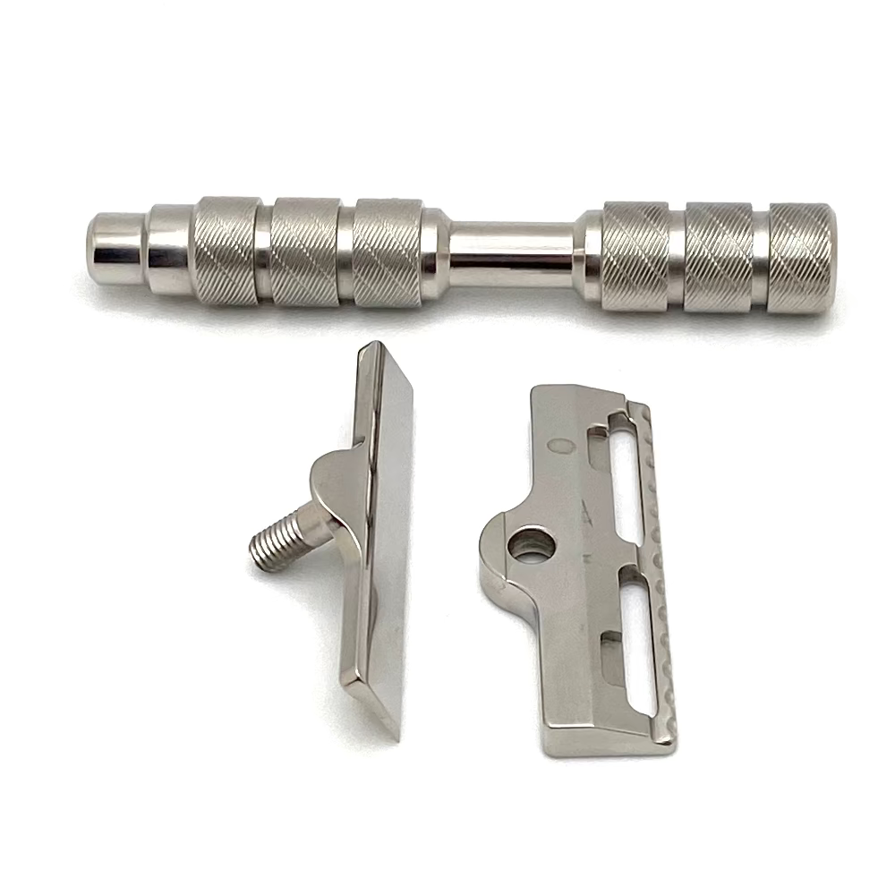 Pre-Owned - Alpha Claymore Stainless Steel Single Edge Safety Razor