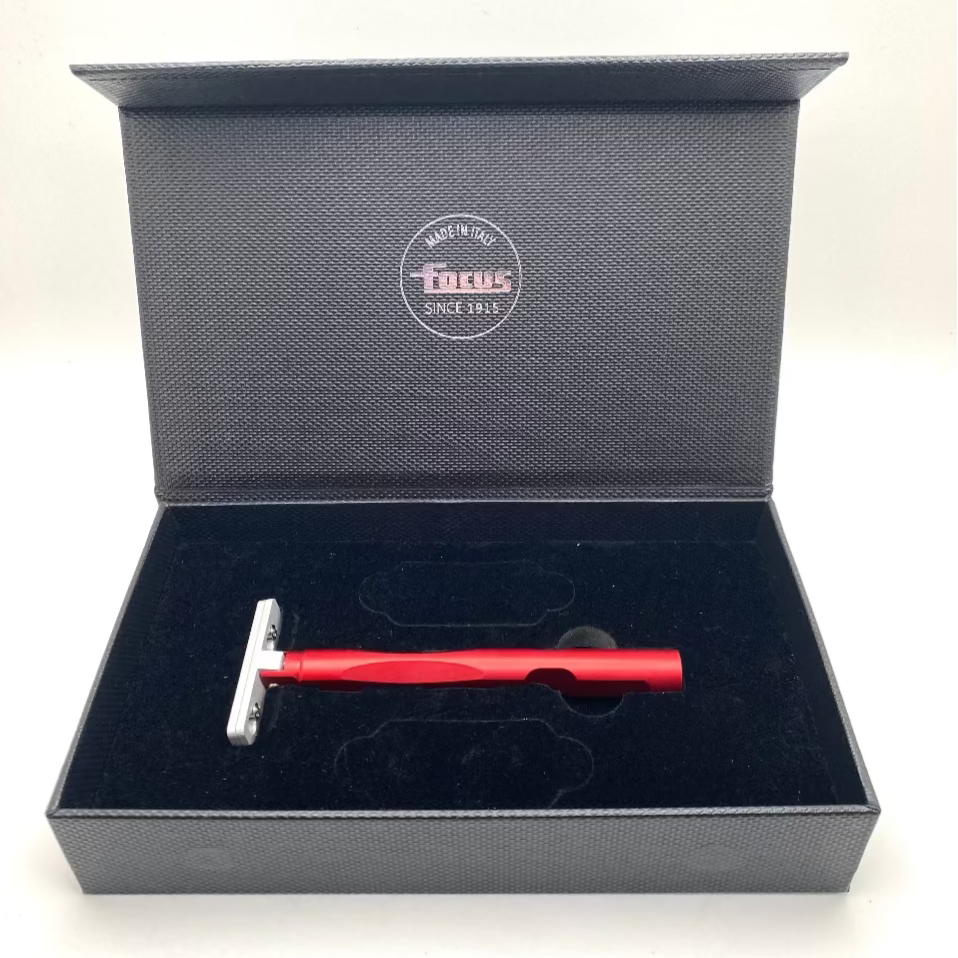 Pre-Owned Focus - R48 Dynamic Single Edge Safety Razor Red