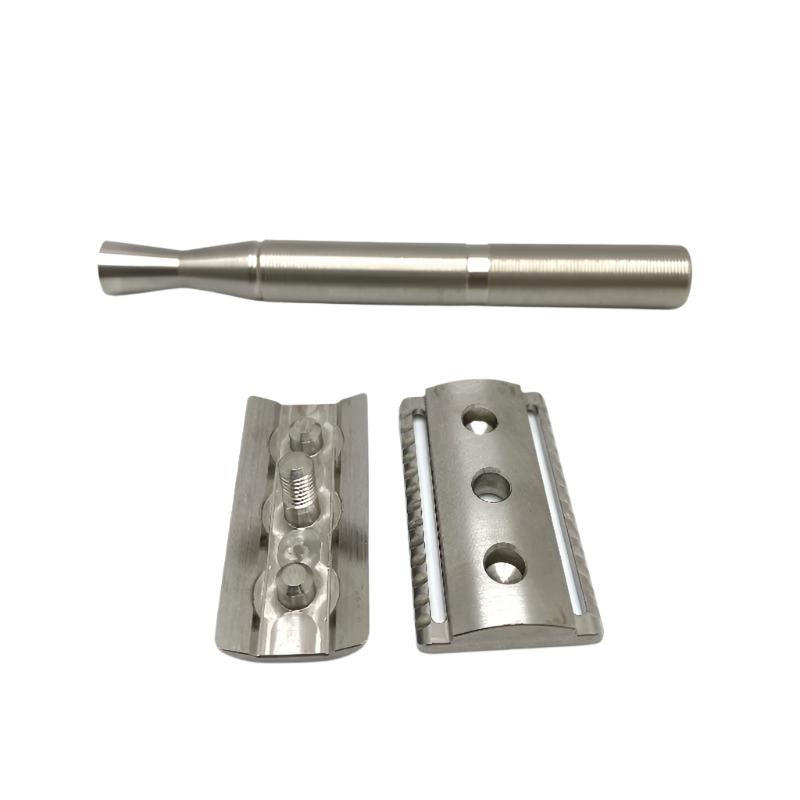 Pre-Owned - Green Cult Double Edge Safety Razor & Silver Head Cover