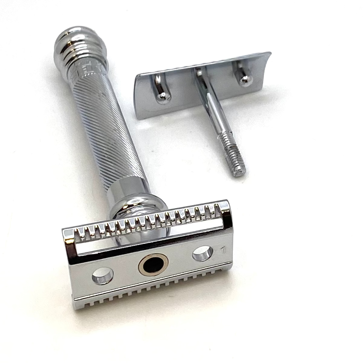 Pre-Owned Merkur 39C Polished Chrome Finish w/ Long Handle Barber Pole HD Slant Guard Double Edge Safety Razor