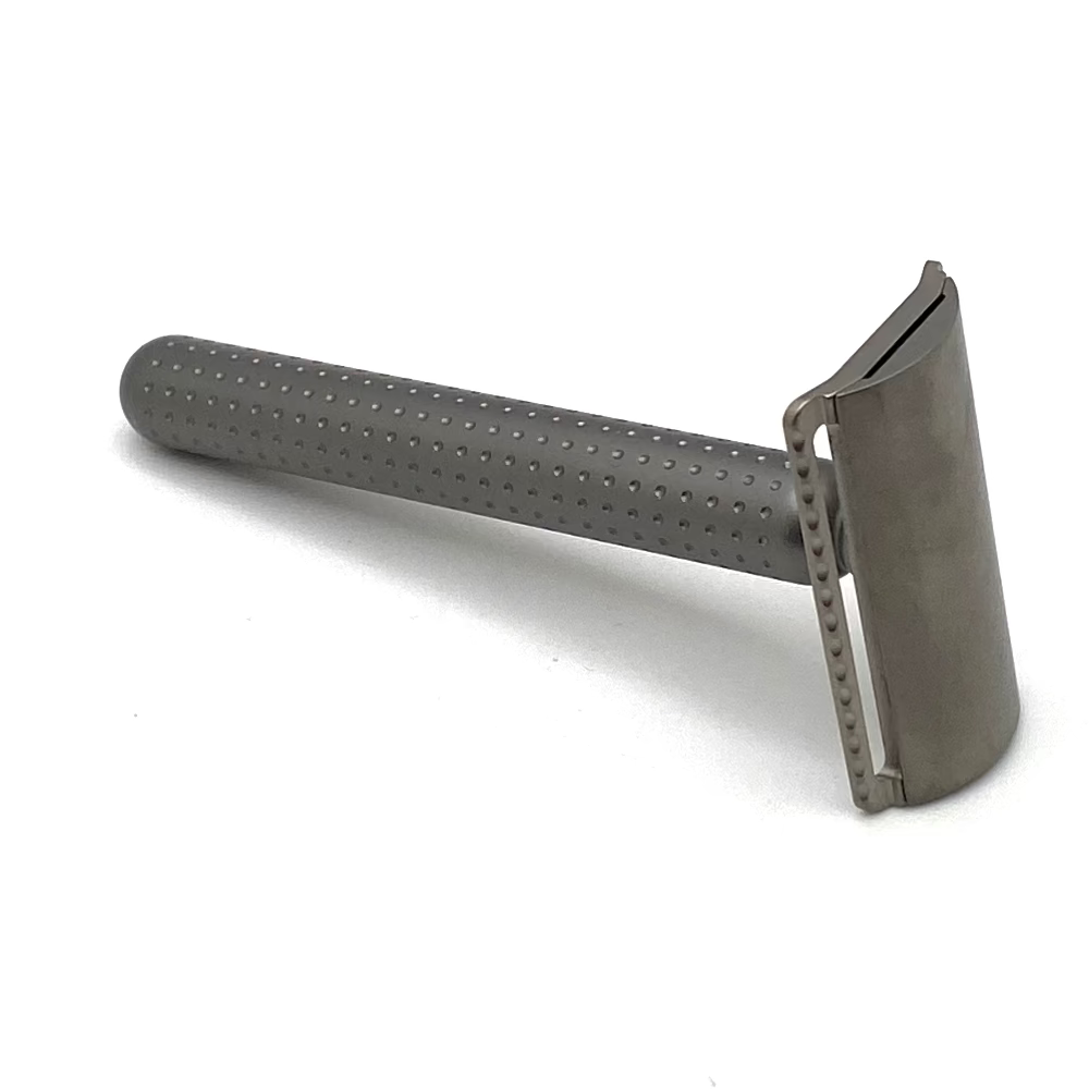 Pre-Owned Tatara Masamune w/ Nodocchi Base Plate, Masamune Top Cap Titanium Double Edge Safety Razor