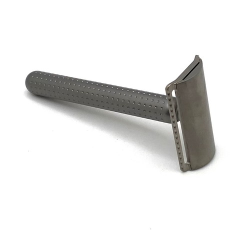 Pre-Owned Tatara Masamune w/ Nodocchi Base Plate, Masamune Top Cap Titanium Double Edge Safety Razor