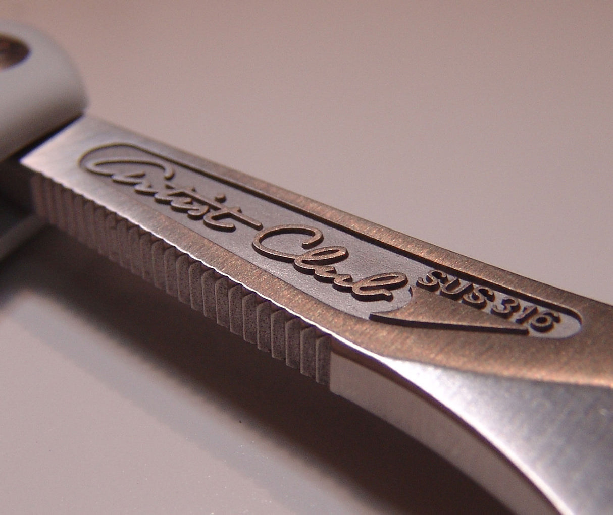 Feather - Artist Club Folding DX Pearl-White Straight Razor Shavette