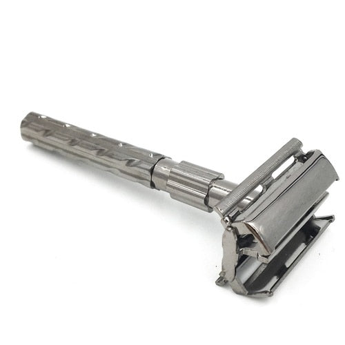 The Parker 22R was one of the first Parker butterfly open models launched years ago. It remains as popular today as ever. Its timeless and unique design, gunmetal finish and premium quality, make it a popular classic. This has been a terrific razor for many years and it is better than ever today due to technological improvements.
